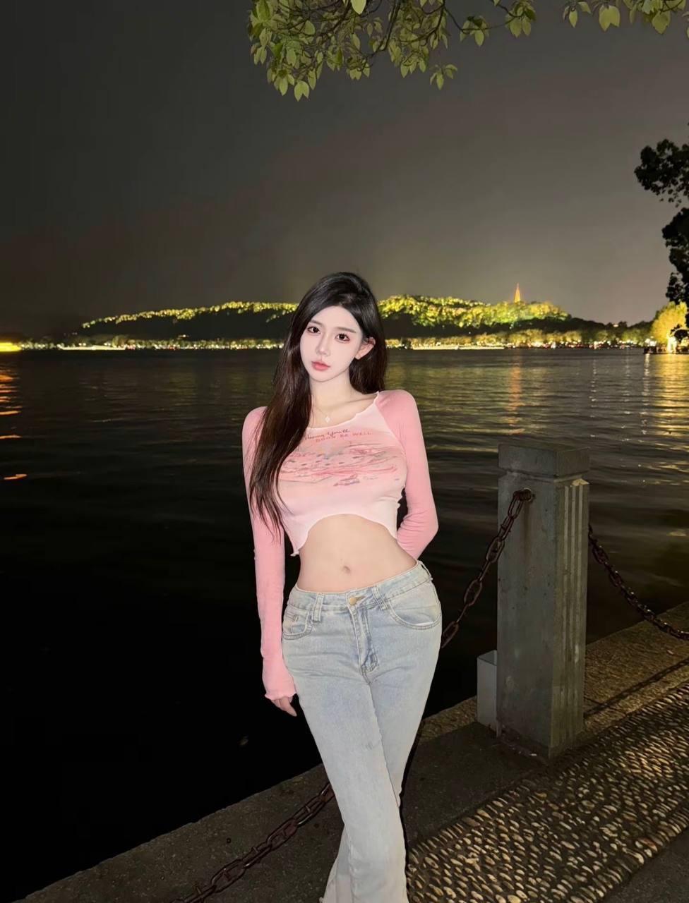 茶馆后台，演员用浓茶开嗓的秘密